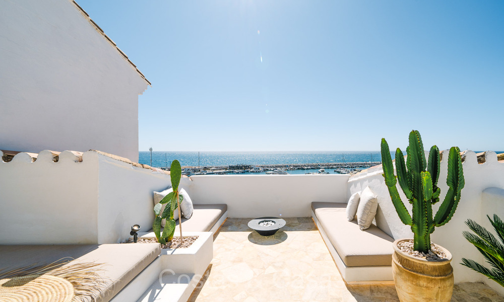 Appartement magnifiquement rénové avec terrasse spacieuse à vendre avec de belles vues dans le port de Puerto Banus, Marbella 72597