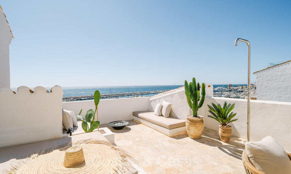 Appartement magnifiquement rénové avec terrasse spacieuse à vendre avec de belles vues dans le port de Puerto Banus, Marbella 72606