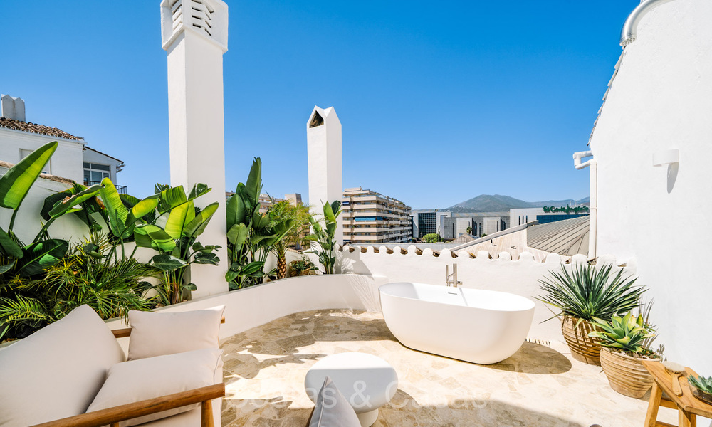 Appartement magnifiquement rénové avec terrasse spacieuse à vendre avec de belles vues dans le port de Puerto Banus, Marbella 72618