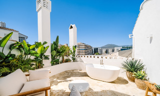 Appartement magnifiquement rénové avec terrasse spacieuse à vendre avec de belles vues dans le port de Puerto Banus, Marbella 72618 