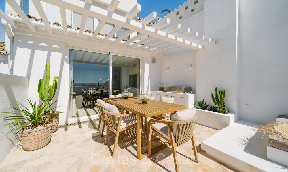 Appartement magnifiquement rénové avec terrasse spacieuse à vendre avec de belles vues dans le port de Puerto Banus, Marbella 72622