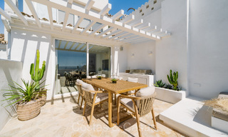 Appartement magnifiquement rénové avec terrasse spacieuse à vendre avec de belles vues dans le port de Puerto Banus, Marbella 72622 