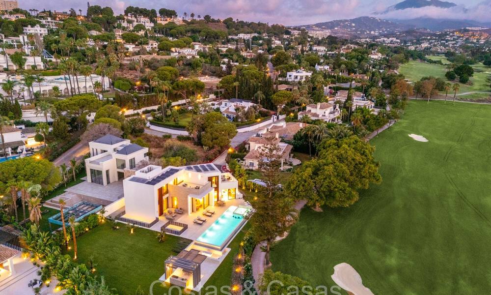 Villa de charme architecturale à vendre, en première ligne du golf de Las Brisas à Nueva Andalucia, Marbella 72627