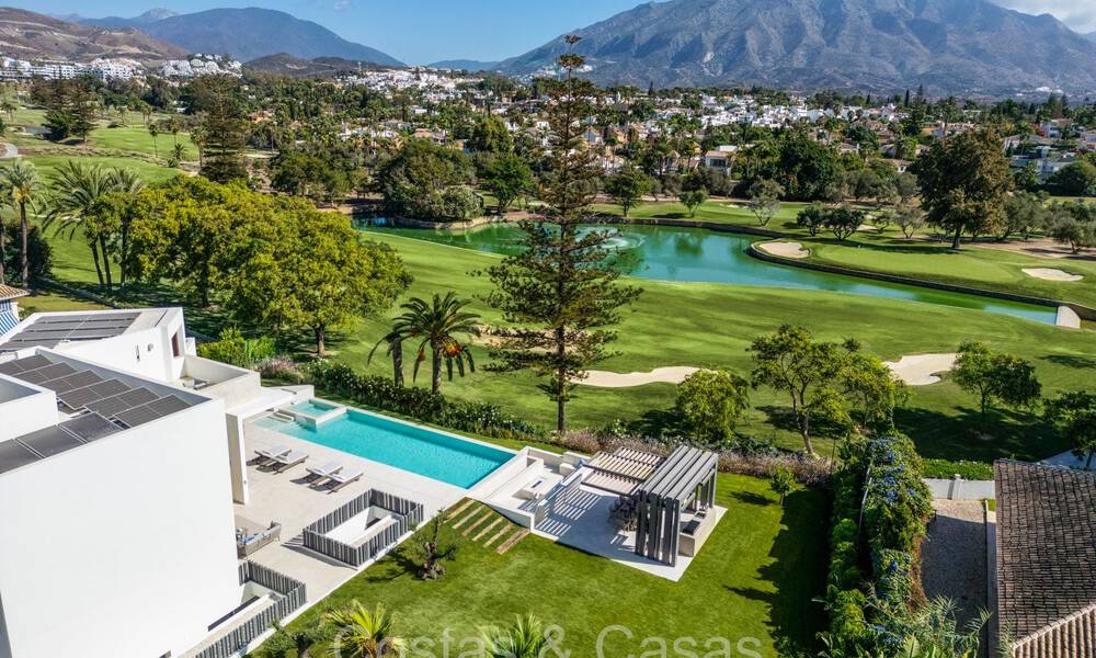 Villa de charme architecturale à vendre, en première ligne du golf de Las Brisas à Nueva Andalucia, Marbella 72630