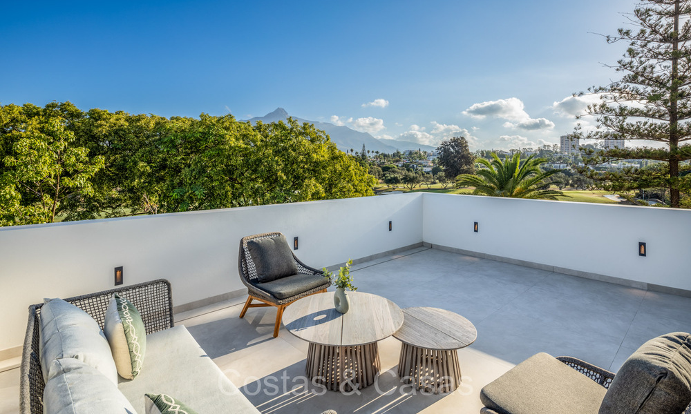 Villa de charme architecturale à vendre, en première ligne du golf de Las Brisas à Nueva Andalucia, Marbella 72638