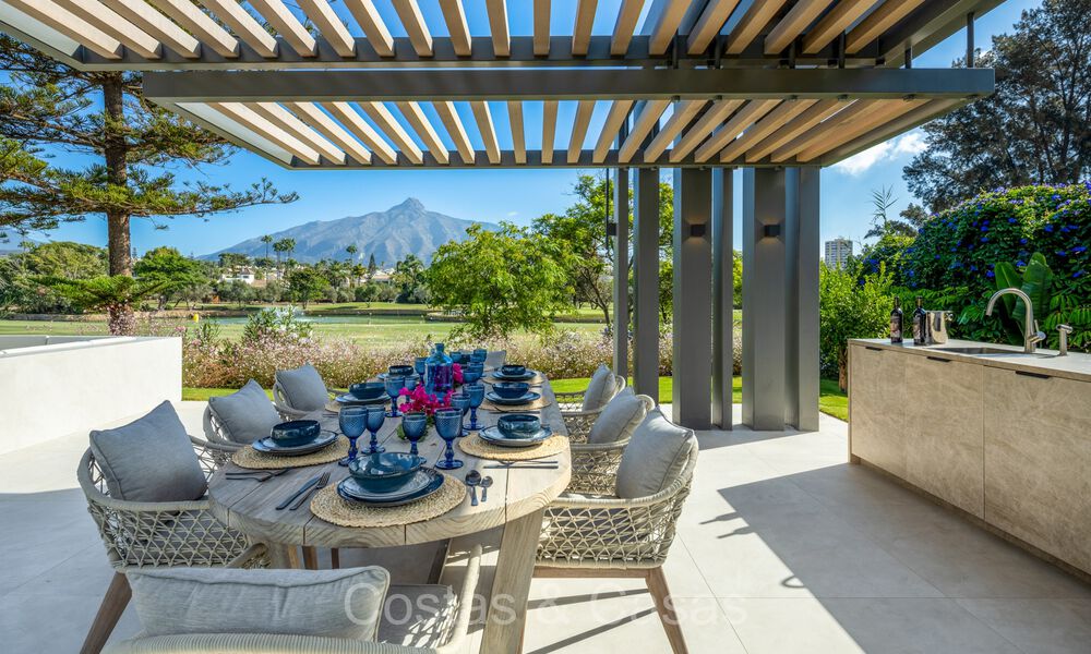 Villa de charme architecturale à vendre, en première ligne du golf de Las Brisas à Nueva Andalucia, Marbella 72648