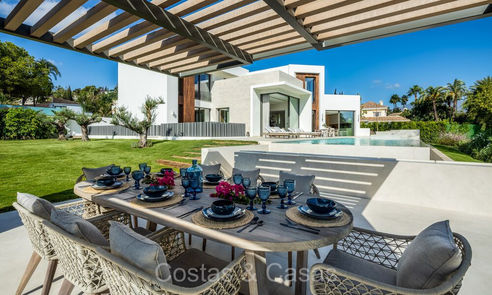 Villa de charme architecturale à vendre, en première ligne du golf de Las Brisas à Nueva Andalucia, Marbella 72649