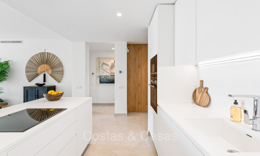 Appartement de jardin moderne et élégant prêt à emménager avec jardin privé et vue sur la mer à vendre à l'Est de Marbella 72726