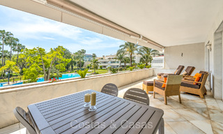 Appartement à vendre dans un complexe exclusif avec sécurité permanente dans la vallée du golf de Nueva Andalucia, Marbella 72796 