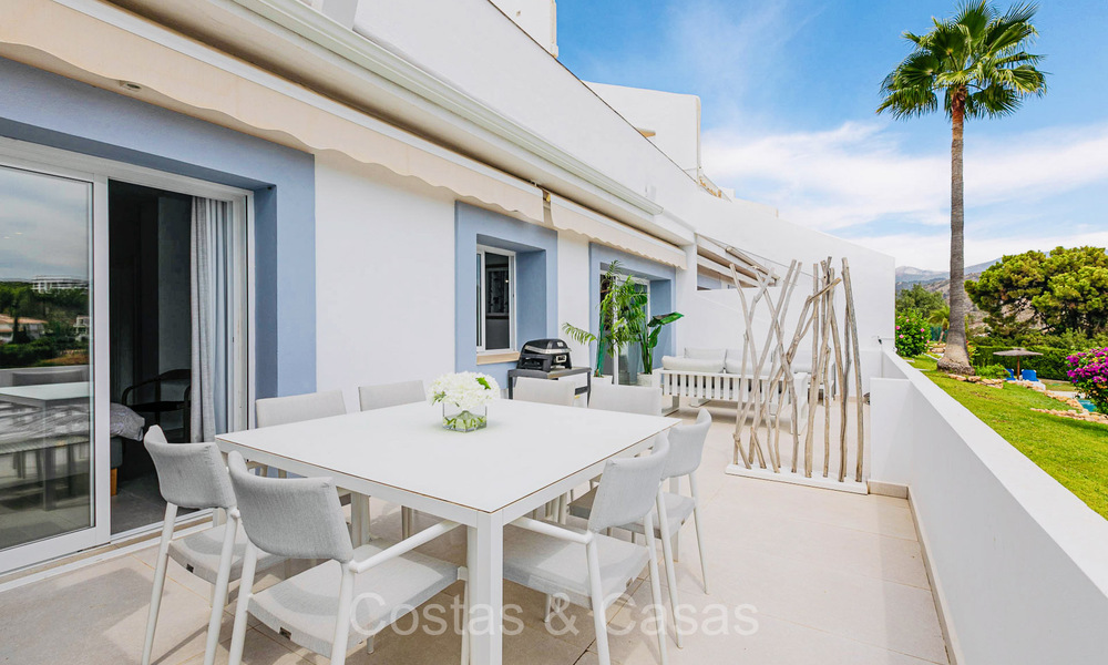 Prestigieux appartement rénové à vendre avec terrasse spacieuse dans le golf resort de La Quinta, Benahavis - Marbella 72925