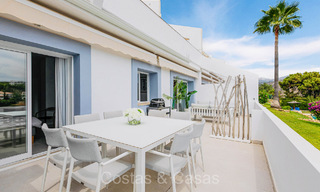 Prestigieux appartement rénové à vendre avec terrasse spacieuse dans le golf resort de La Quinta, Benahavis - Marbella 72925 