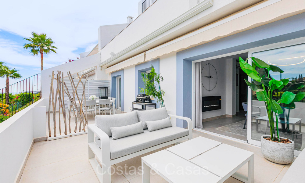 Prestigieux appartement rénové à vendre avec terrasse spacieuse dans le golf resort de La Quinta, Benahavis - Marbella 72971