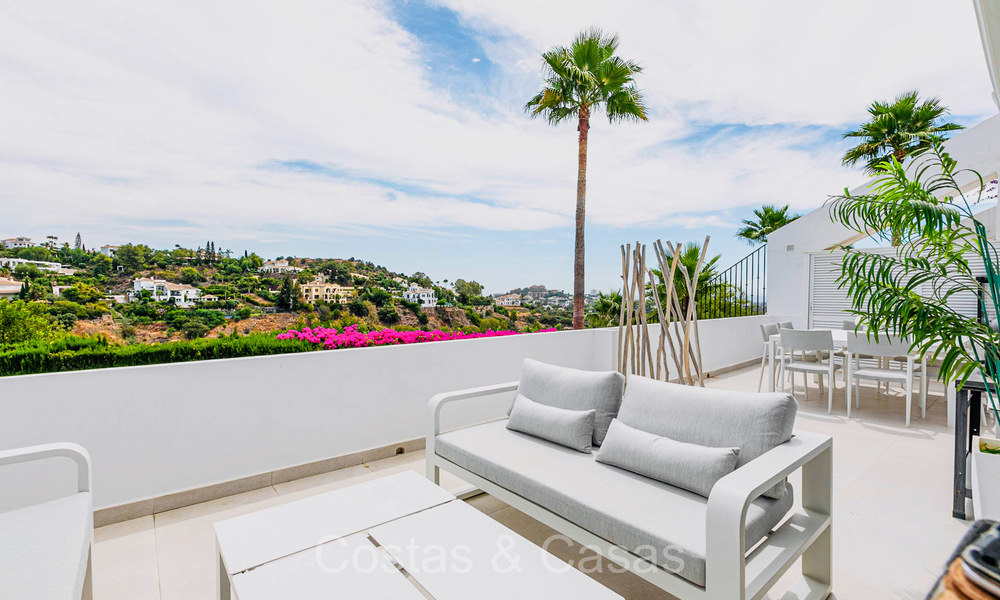 Prestigieux appartement rénové à vendre avec terrasse spacieuse dans le golf resort de La Quinta, Benahavis - Marbella 72972