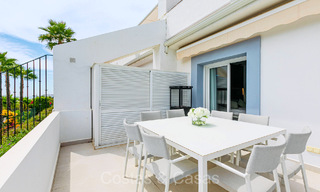 Prestigieux appartement rénové à vendre avec terrasse spacieuse dans le golf resort de La Quinta, Benahavis - Marbella 72973 