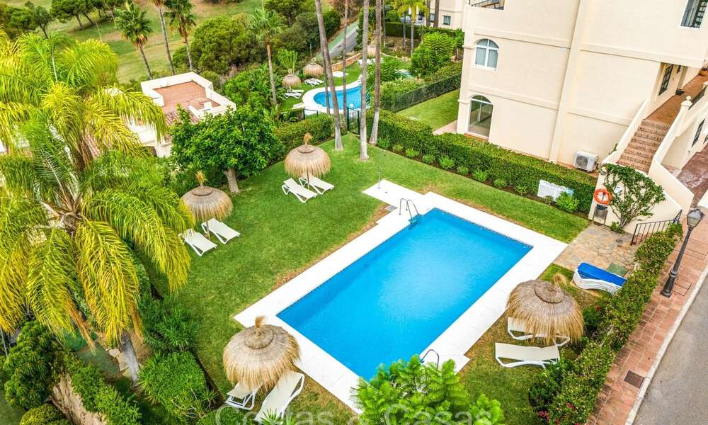 Maison prête à emménager avec un solarium à vendre dans une communauté fermée à La Quinta, Benahavis - Marbella 72980