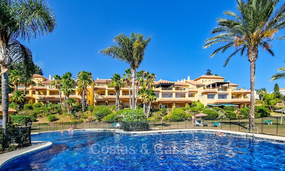 Appartement à vendre à distance de marche de Puerto Banus et de la plage à Nueva Andalucia, Marbella 73072