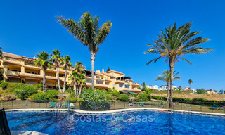 Appartement à vendre à distance de marche de Puerto Banus et de la plage à Nueva Andalucia, Marbella 73073 