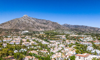 Maison mitoyenne prestigieuse à vendre dans une urbanisation exclusive de style pueblo sur le Golden Mile de Marbella 73199 