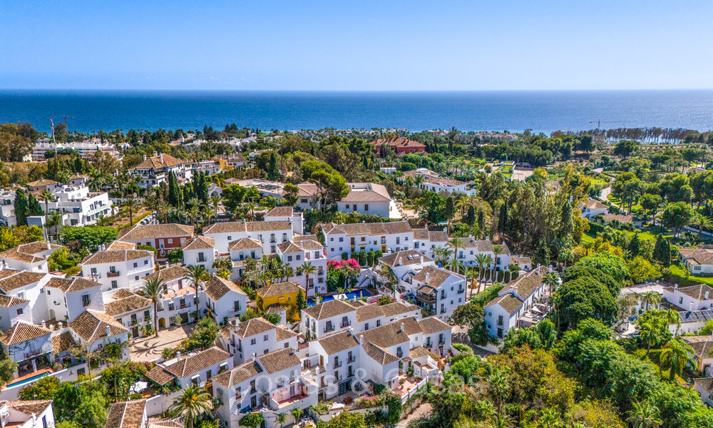 Maison mitoyenne prestigieuse à vendre dans une urbanisation exclusive de style pueblo sur le Golden Mile de Marbella 73200