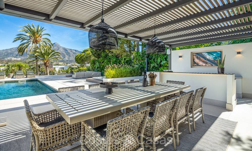 Villa de luxe sophistiquée dans un style architectural méditerranéen moderne à vendre à Nueva Andalucia, Marbella 73250