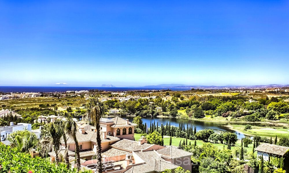 Villa de luxe sophistiquée sur plan à vendre, dans l'exclusif Los Flamingos Golf Resort 5* sur le New Golden Mile, Marbella - Benahavis 73327