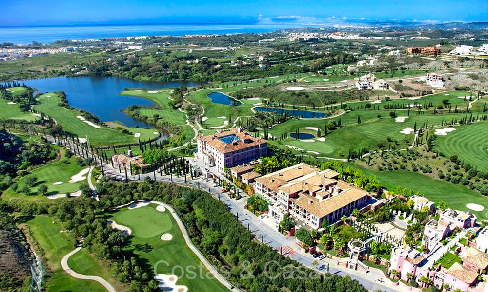 Villa de luxe sophistiquée sur plan à vendre, dans l'exclusif Los Flamingos Golf Resort 5* sur le New Golden Mile, Marbella - Benahavis 73337