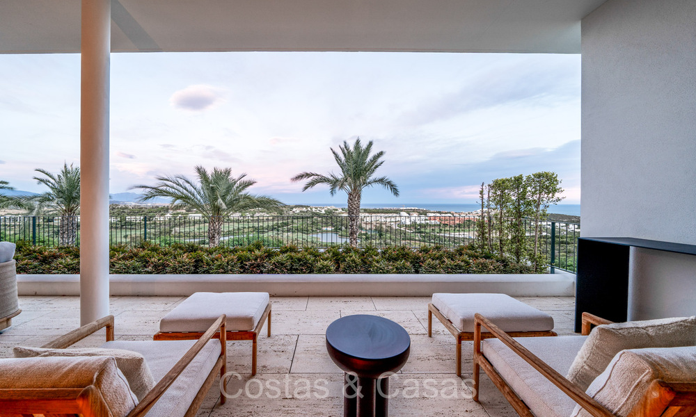 Appartement de luxe de première classe avec vue imprenable sur la mer à vendre dans un complexe de golf 5* à Casares, Costa del Sol 73403