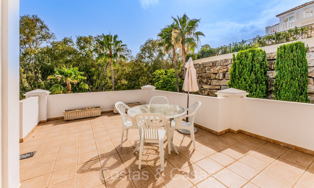 Villa de luxe espagnole traditionnelle à vendre avec vue sur la mer dans une communauté fermée exclusive à La Quinta, Benahavis - Marbella 73424