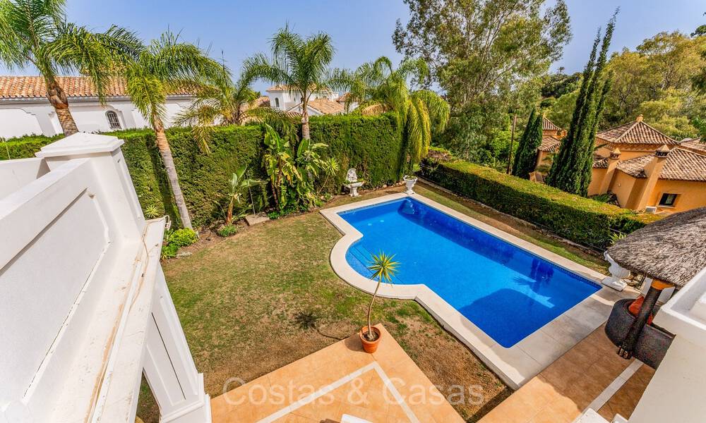 Villa de luxe espagnole traditionnelle à vendre avec vue sur la mer dans une communauté fermée exclusive à La Quinta, Benahavis - Marbella 73425