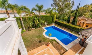 Villa de luxe espagnole traditionnelle à vendre avec vue sur la mer dans une communauté fermée exclusive à La Quinta, Benahavis - Marbella 73425 