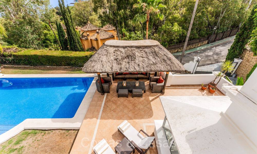 Villa de luxe espagnole traditionnelle à vendre avec vue sur la mer dans une communauté fermée exclusive à La Quinta, Benahavis - Marbella 73427