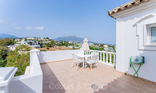 Villa de luxe espagnole traditionnelle à vendre avec vue sur la mer dans une communauté fermée exclusive à La Quinta, Benahavis - Marbella 73429 