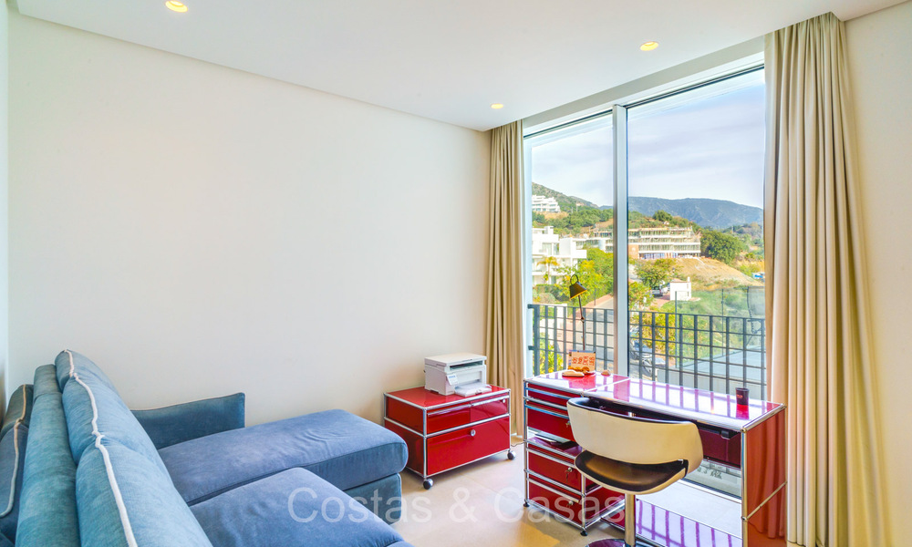 Prêt à emménager, appartement contemporain avec vue sur la mer à vendre dans une communauté fermée située sur les collines de Marbella 73453