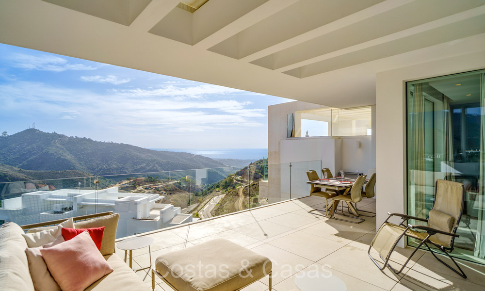 Prêt à emménager, appartement contemporain avec vue sur la mer à vendre dans une communauté fermée située sur les collines de Marbella 73474