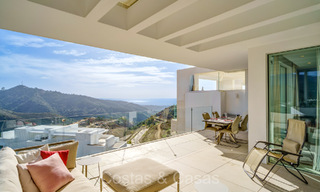 Prêt à emménager, appartement contemporain avec vue sur la mer à vendre dans une communauté fermée située sur les collines de Marbella 73474 