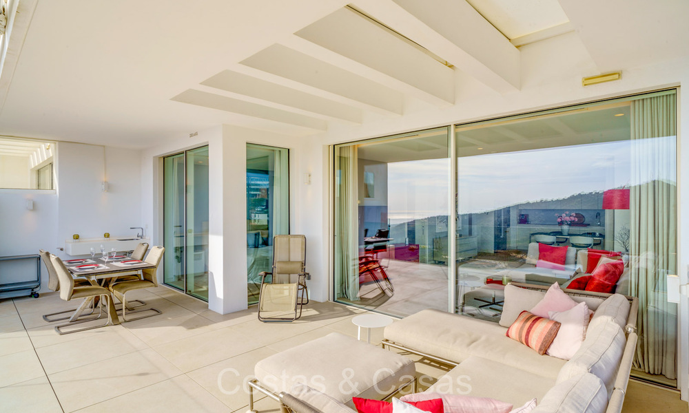 Prêt à emménager, appartement contemporain avec vue sur la mer à vendre dans une communauté fermée située sur les collines de Marbella 73475