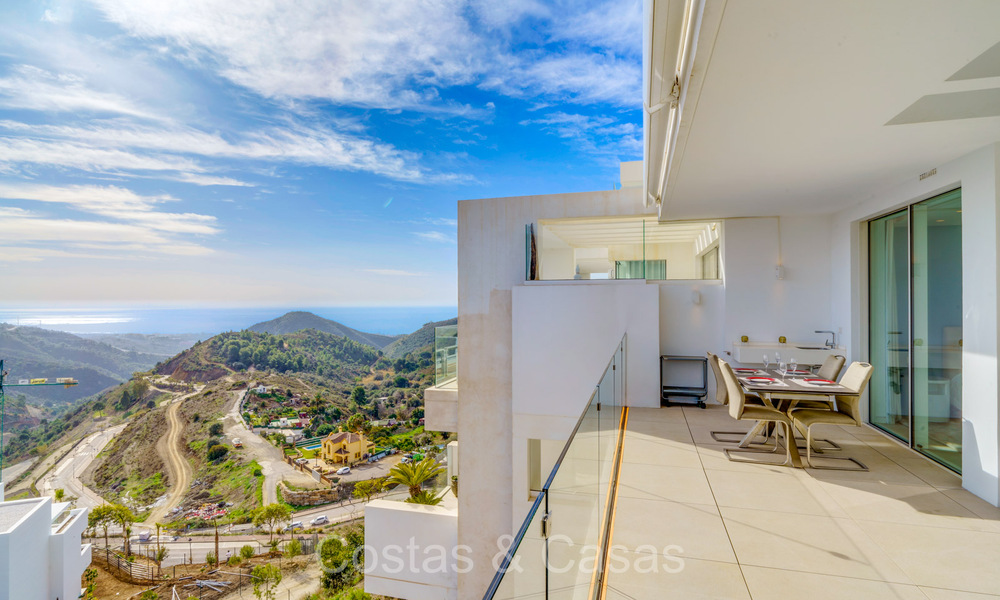 Prêt à emménager, appartement contemporain avec vue sur la mer à vendre dans une communauté fermée située sur les collines de Marbella 73476