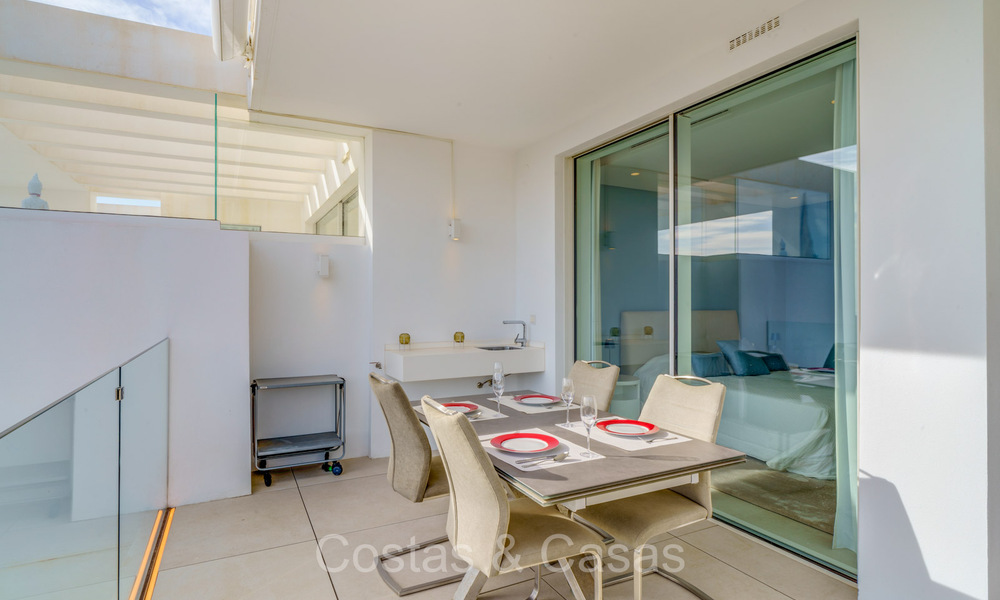 Prêt à emménager, appartement contemporain avec vue sur la mer à vendre dans une communauté fermée située sur les collines de Marbella 73478