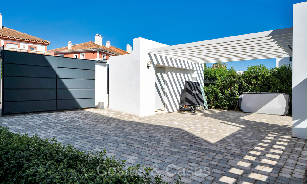 Belle villa de luxe moderne à vendre dans un quartier résidentiel privilégié sur le New Golden Mile entre Marbella et Estepona 73758