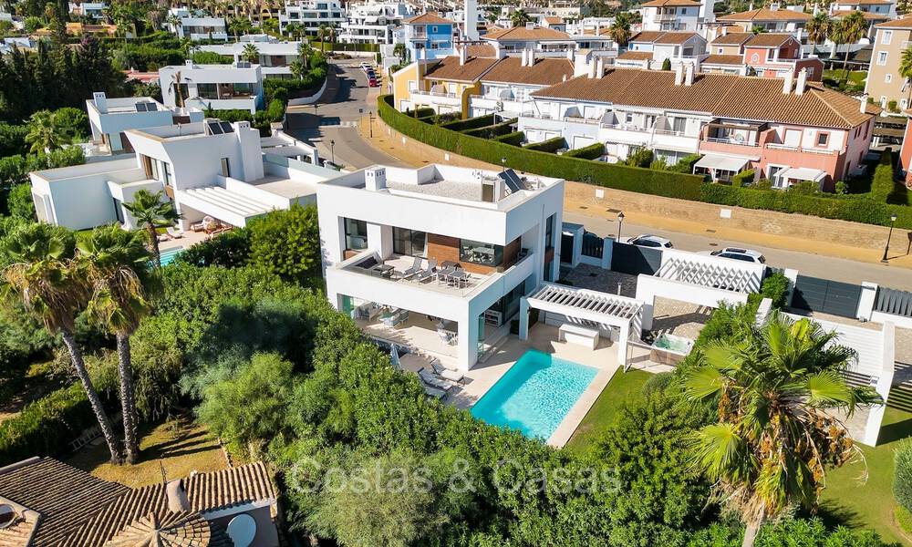 Belle villa de luxe moderne à vendre dans un quartier résidentiel privilégié sur le New Golden Mile entre Marbella et Estepona 73762