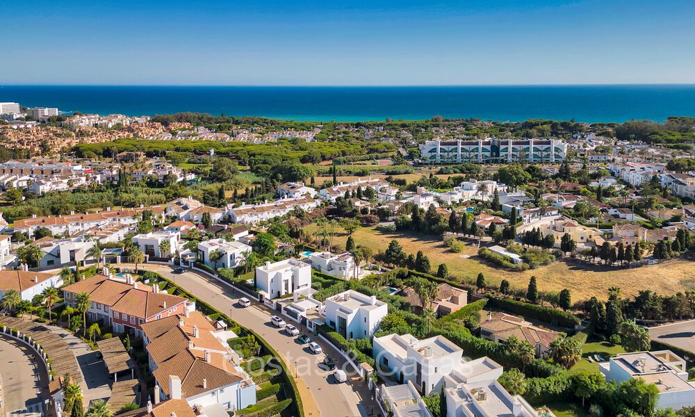 Belle villa de luxe moderne à vendre dans un quartier résidentiel privilégié sur le New Golden Mile entre Marbella et Estepona 73766