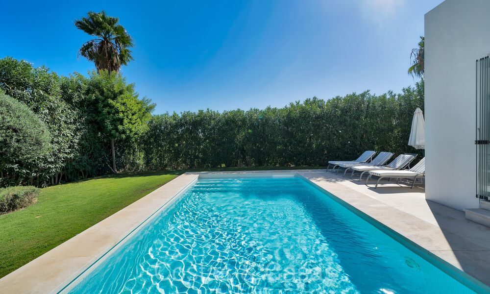 Belle villa de luxe moderne à vendre dans un quartier résidentiel privilégié sur le New Golden Mile entre Marbella et Estepona 73825