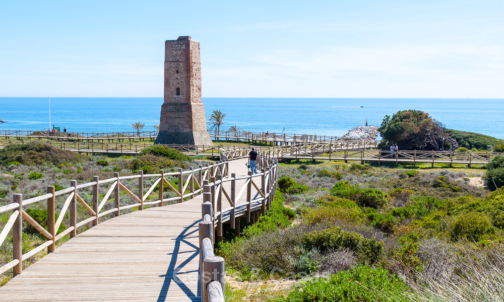 Appartements sophistiqués de nouvelle construction avec vue panoramique sur la mer à vendre à Cabopino, Marbella 73578