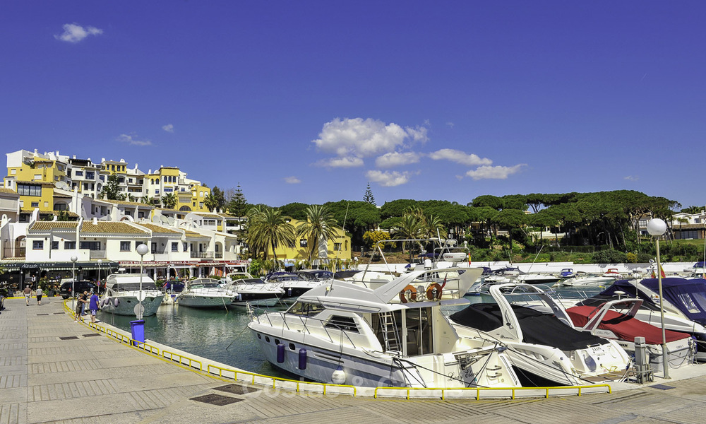 Appartements sophistiqués de nouvelle construction avec vue panoramique sur la mer à vendre à Cabopino, Marbella 73580