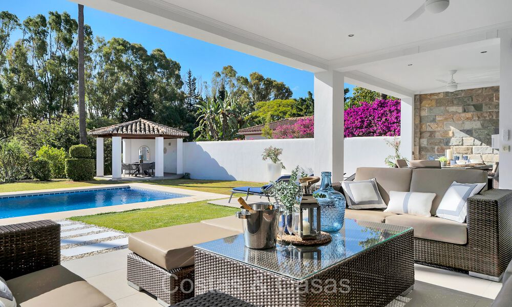 Spacieuse villa familiale de style méditerranéen à vendre, en première ligne de golf sur le New Golden Mile, Marbella - Benahavis 73586