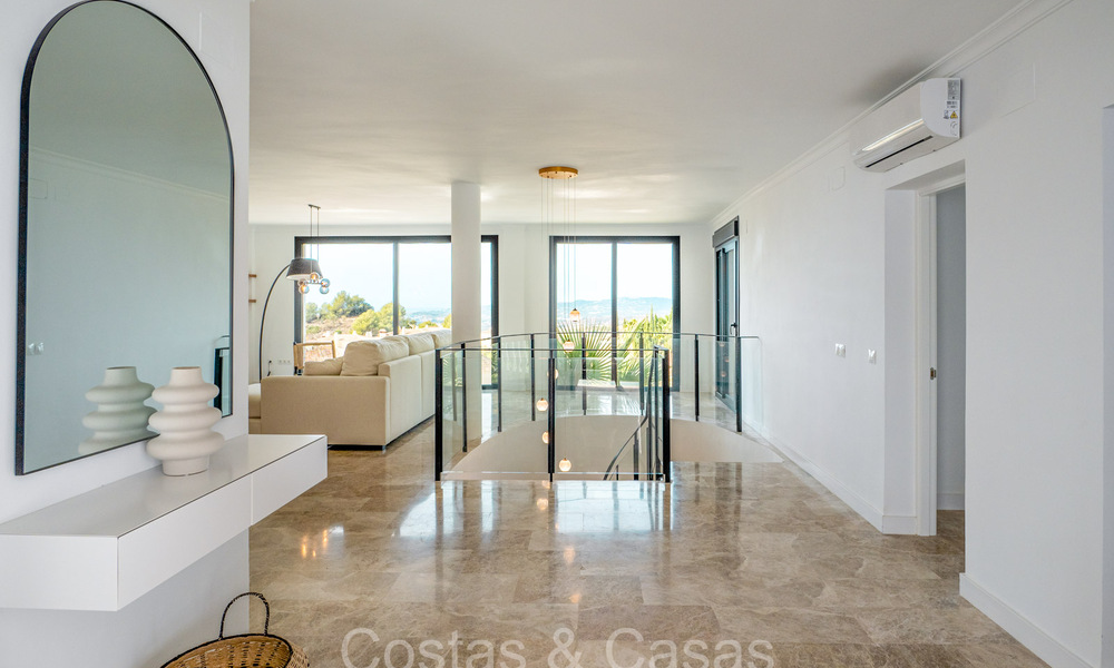 Belle villa contemporaine de style méditerranéen à vendre avec vue panoramique sur la mer dans les collines de Mijas, Costa del Sol 73657