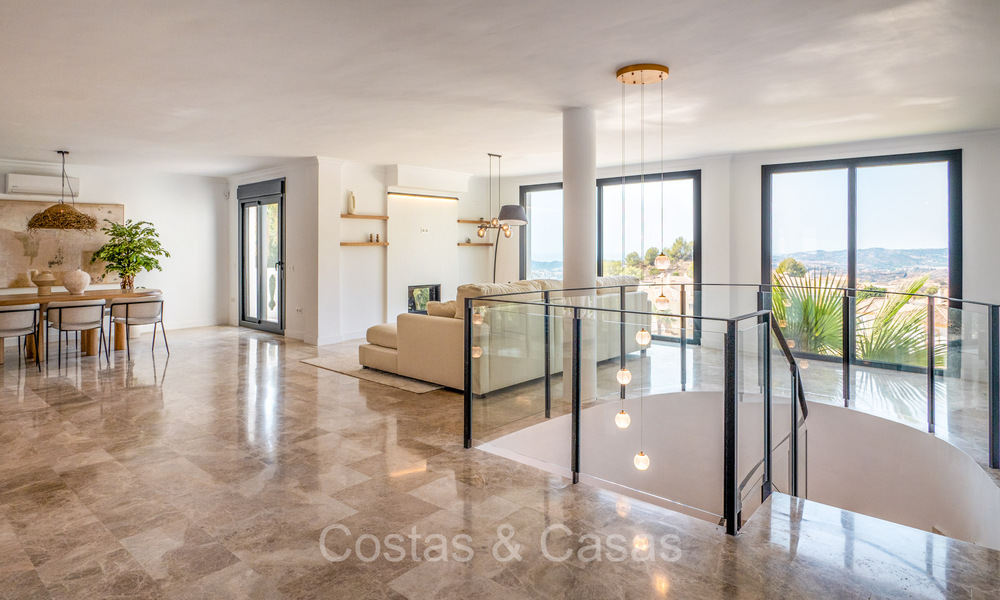 Belle villa contemporaine de style méditerranéen à vendre avec vue panoramique sur la mer dans les collines de Mijas, Costa del Sol 73670