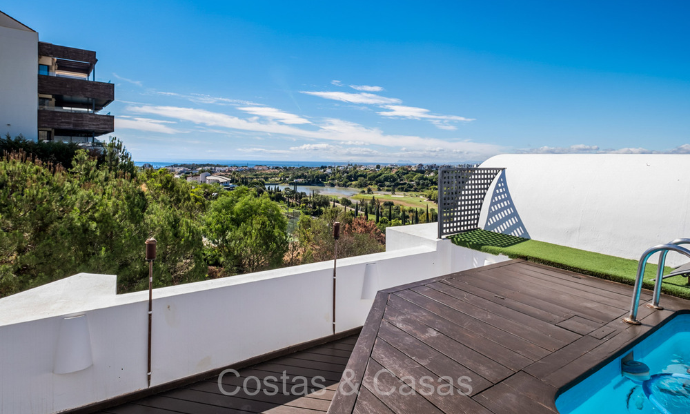 Penthouse moderne en première ligne de golf avec de belles vues sur le golf et la mer à vendre dans un complexe de golf 5* à Marbella - Benahavis 73685