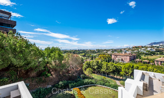 Penthouse moderne en première ligne de golf avec de belles vues sur le golf et la mer à vendre dans un complexe de golf 5* à Marbella - Benahavis 73696 