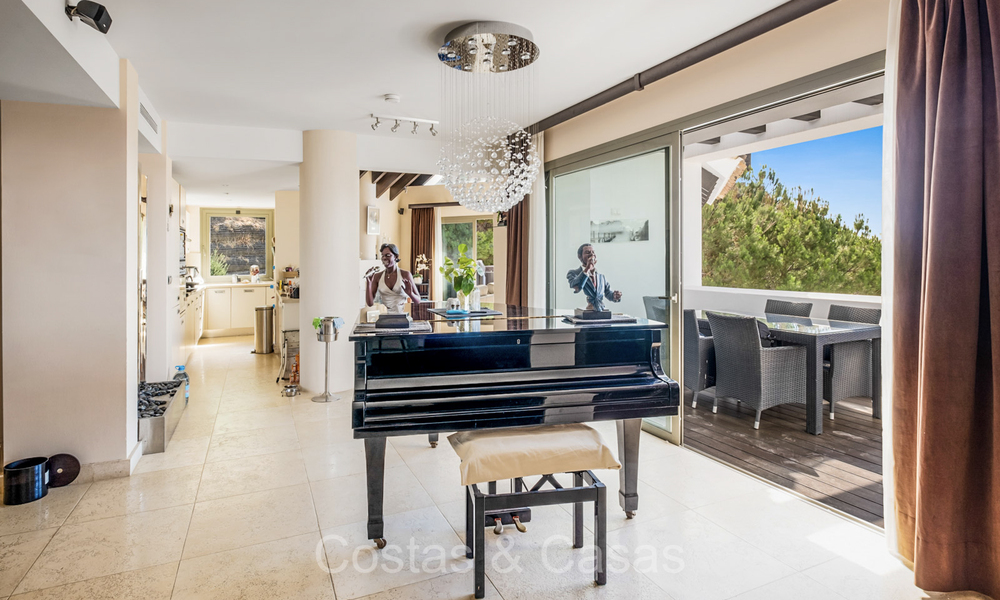 Penthouse moderne en première ligne de golf avec de belles vues sur le golf et la mer à vendre dans un complexe de golf 5* à Marbella - Benahavis 73962